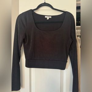 Women’s crop long sleeve top